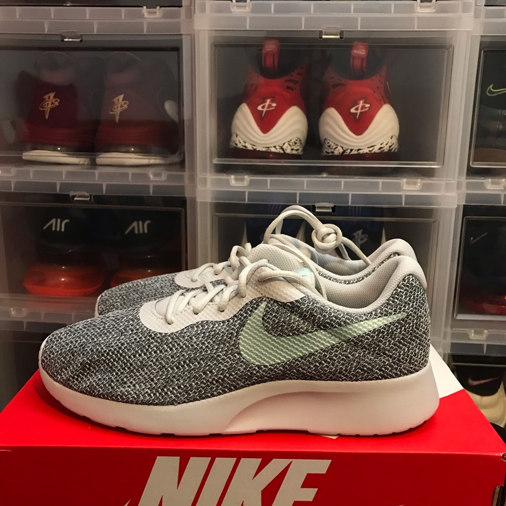 WMNS NIKE TANJUN OIL GREY/IGLOO